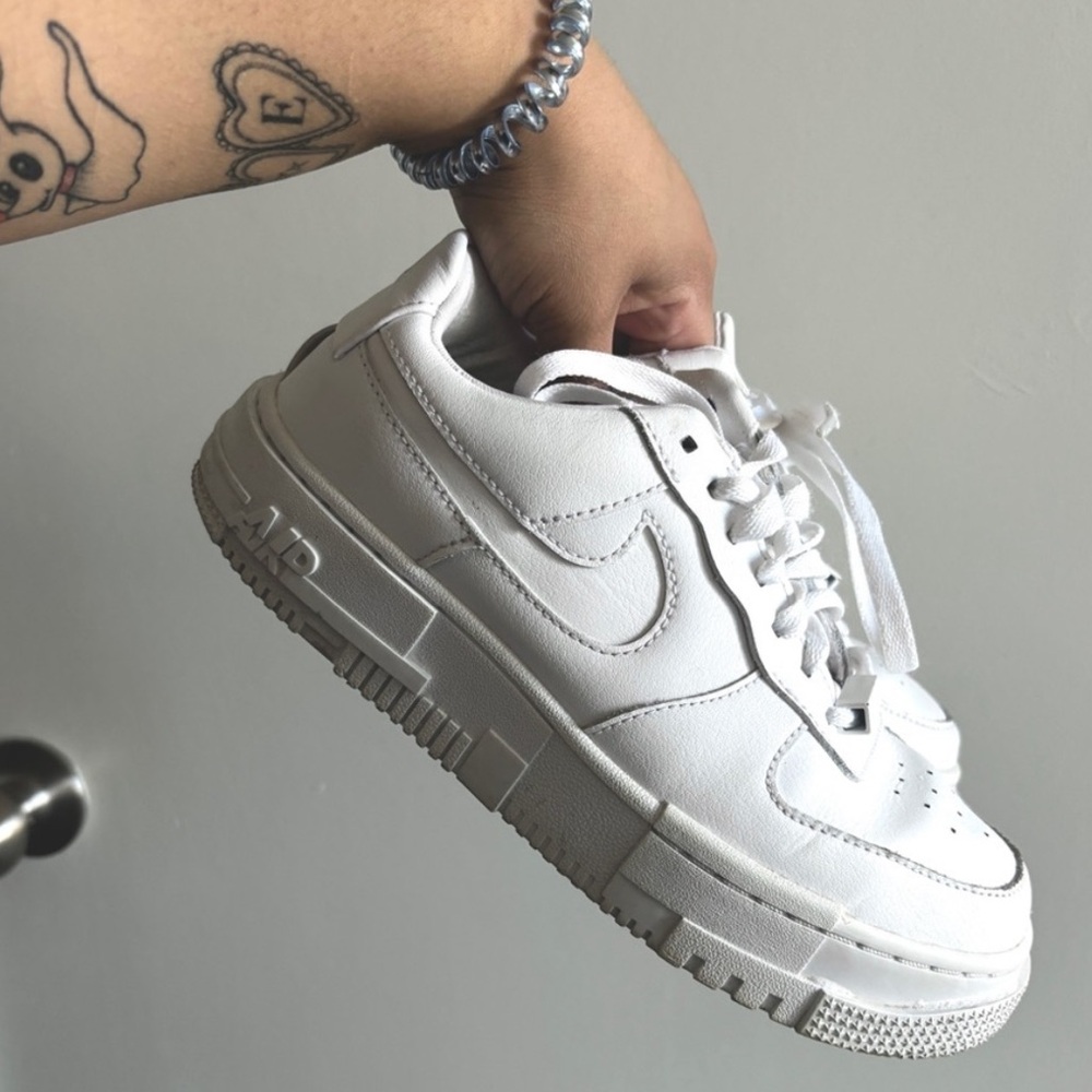 Air Force 1 pixel 💗 size 6 gooood condition